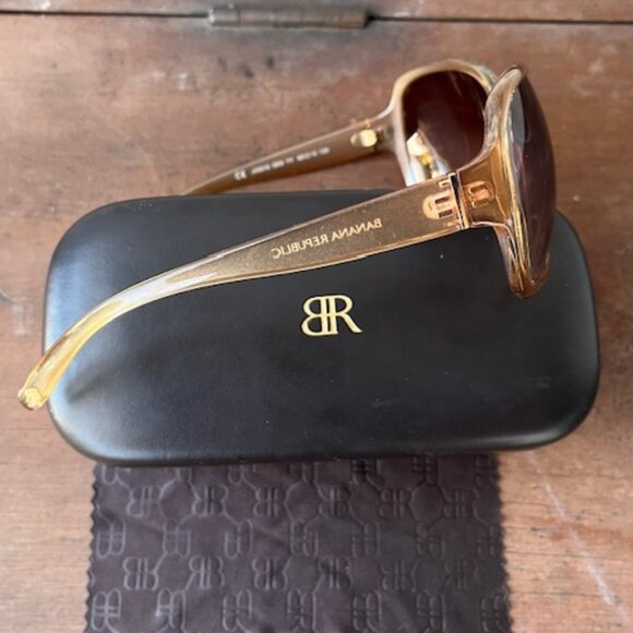 Banana Republic Women’s Sunglasses - Picture 3 of 4